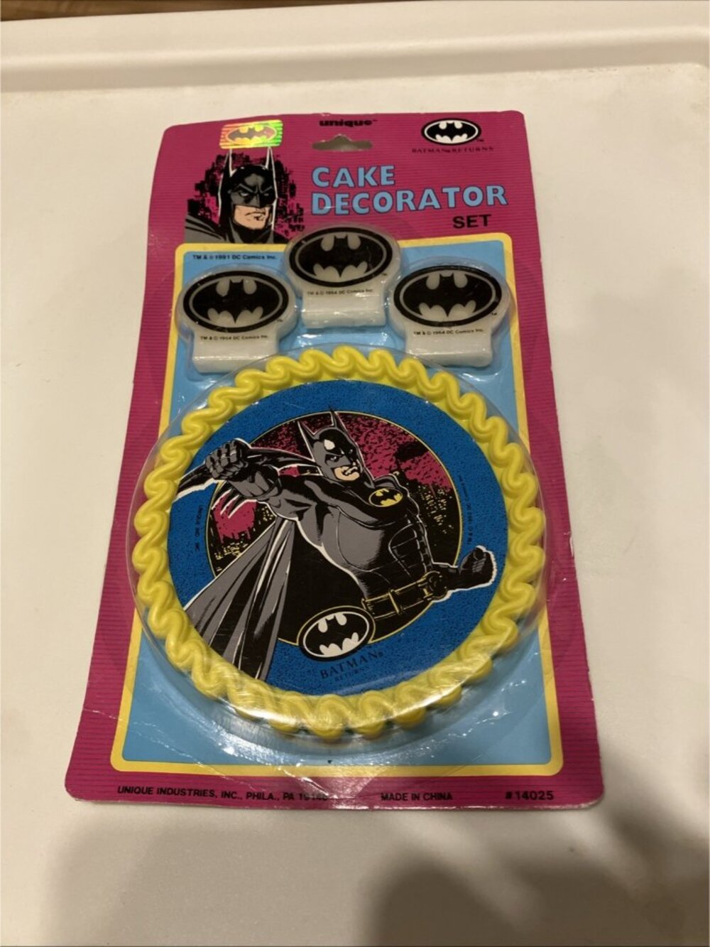 1991 BATMAN CAKE DECORATOR SET DC COMICS UNIQUE INDUSTRIES CANDLES ON CARD